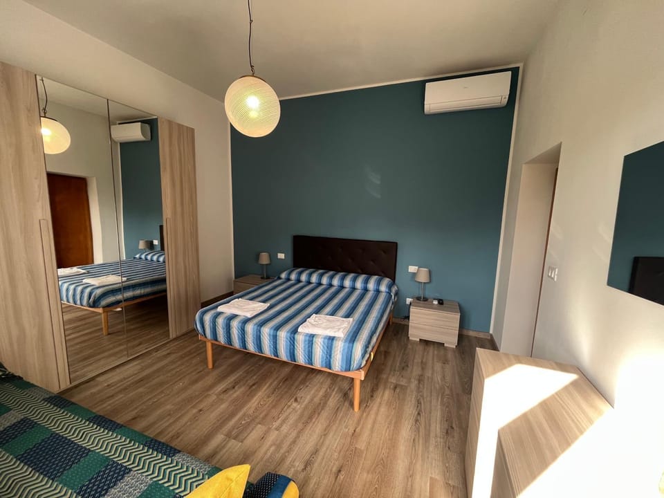 Bed, Photo of the whole room, Bedroom, air conditioner