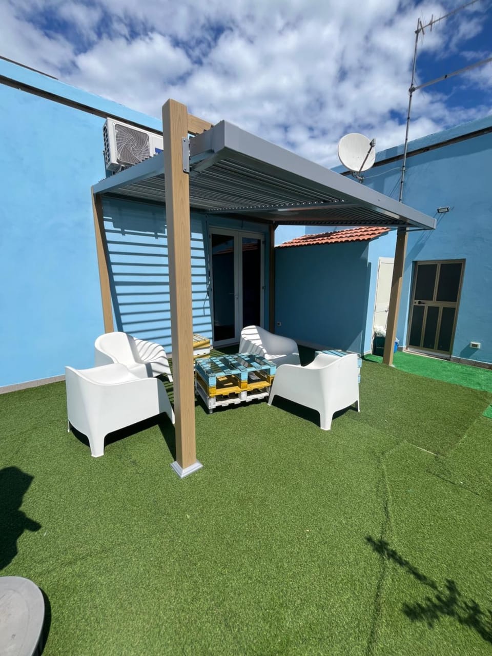 Property building, Breakfast