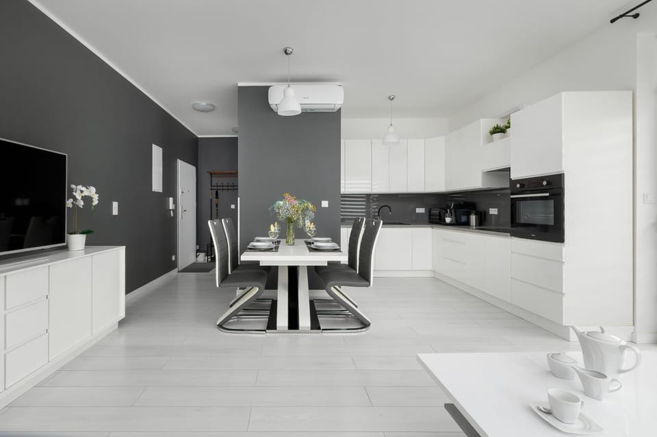 TV and multimedia, Kitchen or kitchenette, Dining area, oven, pet friendly, stove, air conditioner