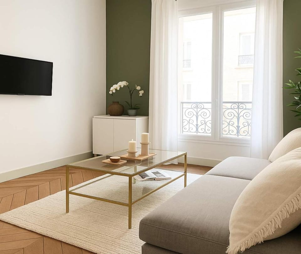Communal lounge/ TV room, TV and multimedia, View (from property/room), Living room, Seating area, City view, heating, internet