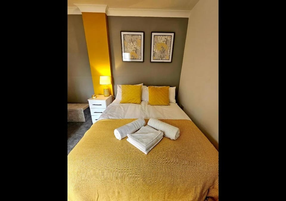 Newly refurbed - sleeps 6 - long stay House in Bridgwater