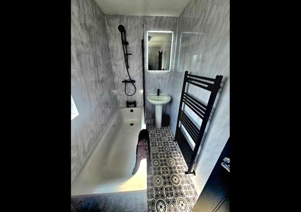 Newly refurbed - sleeps 6 - long stay House in Bridgwater