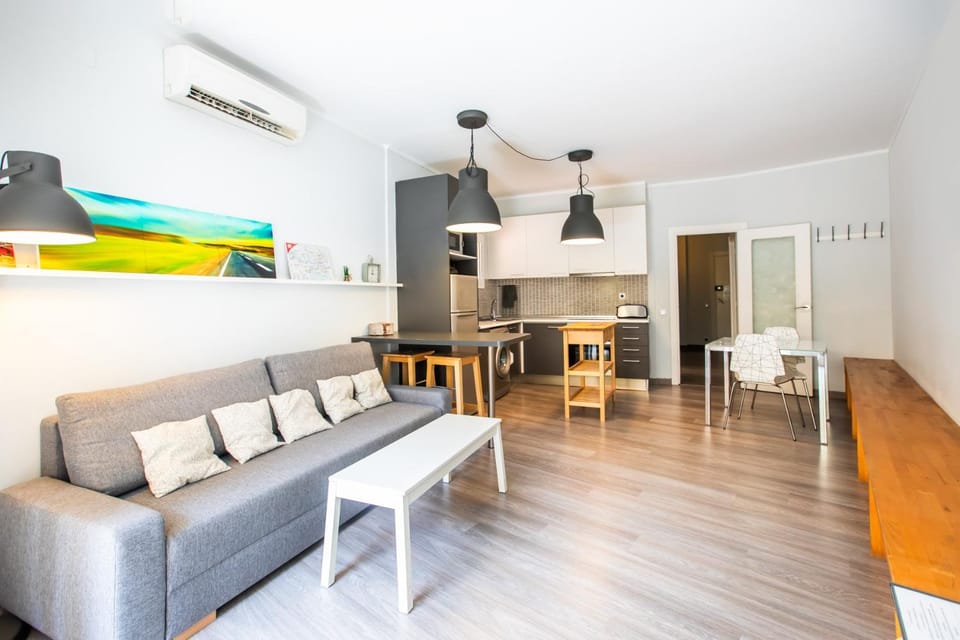 11FOH1095 - Cosy apartment near Plaza España Apartment in Barcelona