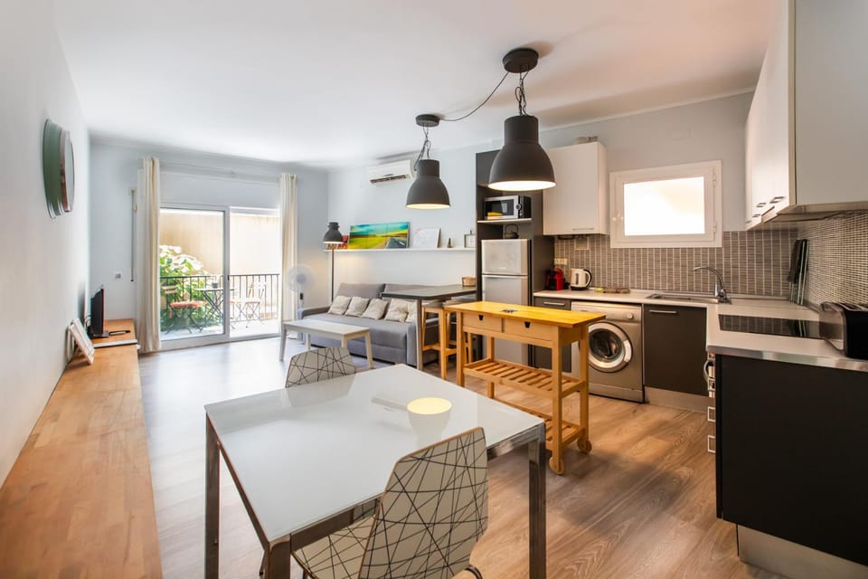11FOH1095 - Cosy apartment near Plaza España Apartment in Barcelona