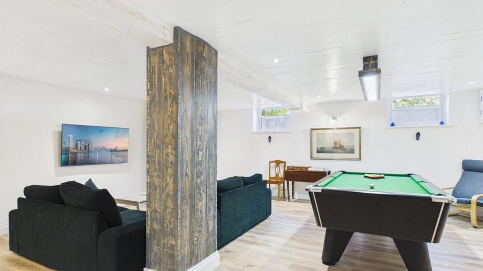 Rainbow Leap - 5 Bed Holiday Home - Saundersfoot Bed and Breakfast in Saundersfoot