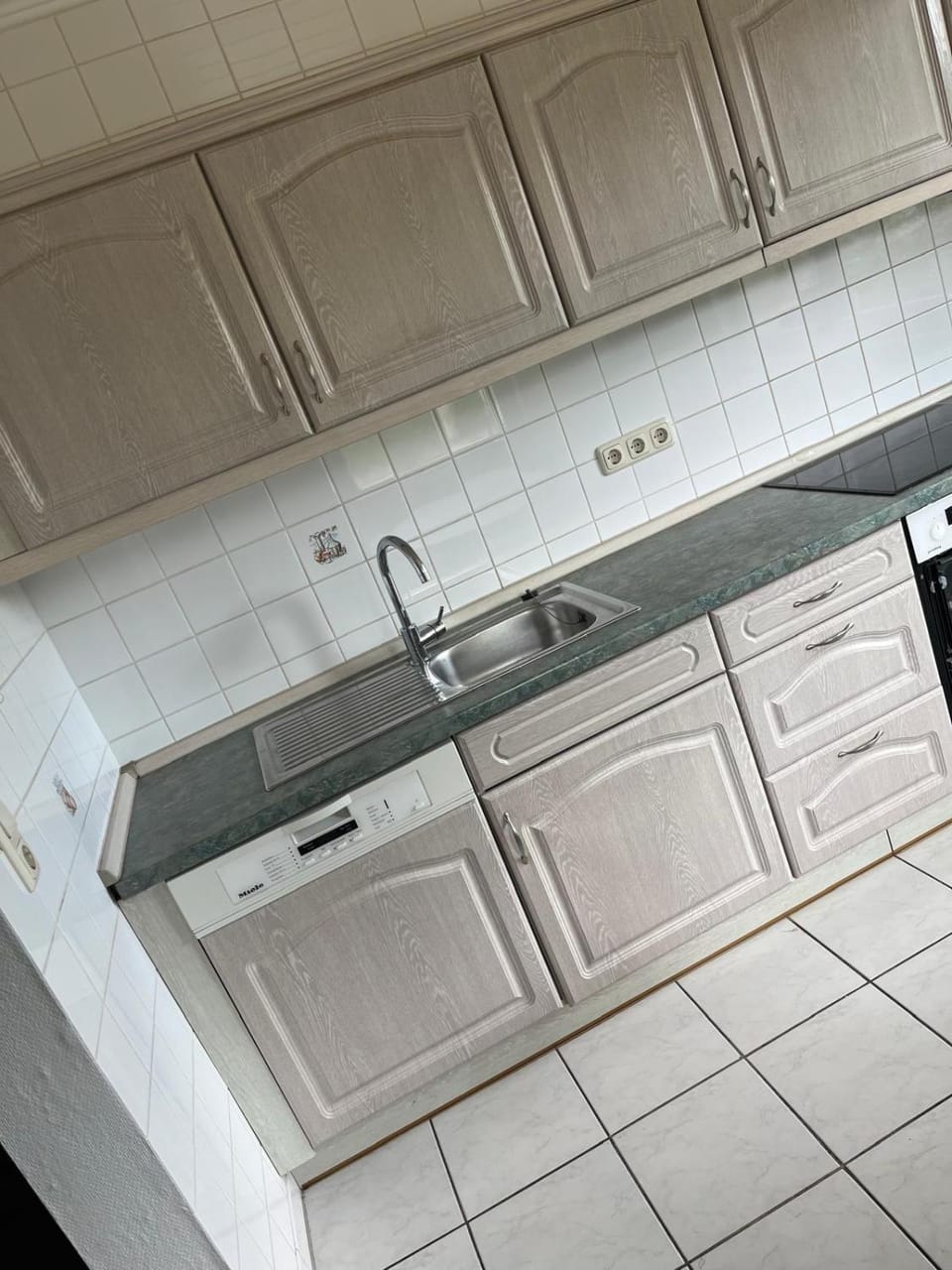 Kitchen or kitchenette, dishwasher, stove