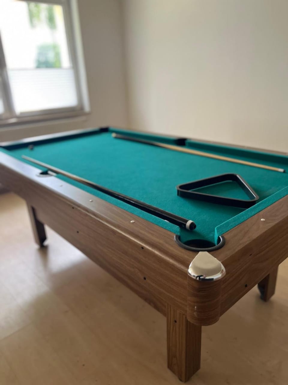 Billiard, Game Room