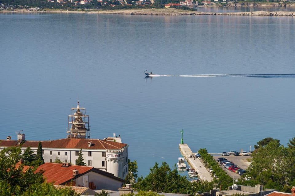 City view, Sea view