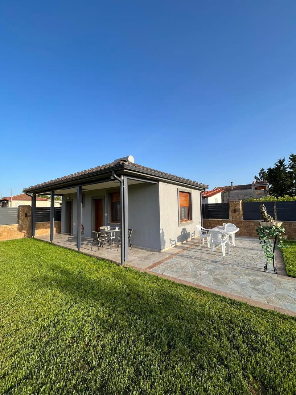 Property building, Patio, Garden, Garden view