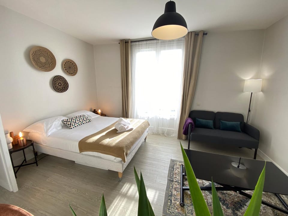 Bed, Photo of the whole room, Bedroom