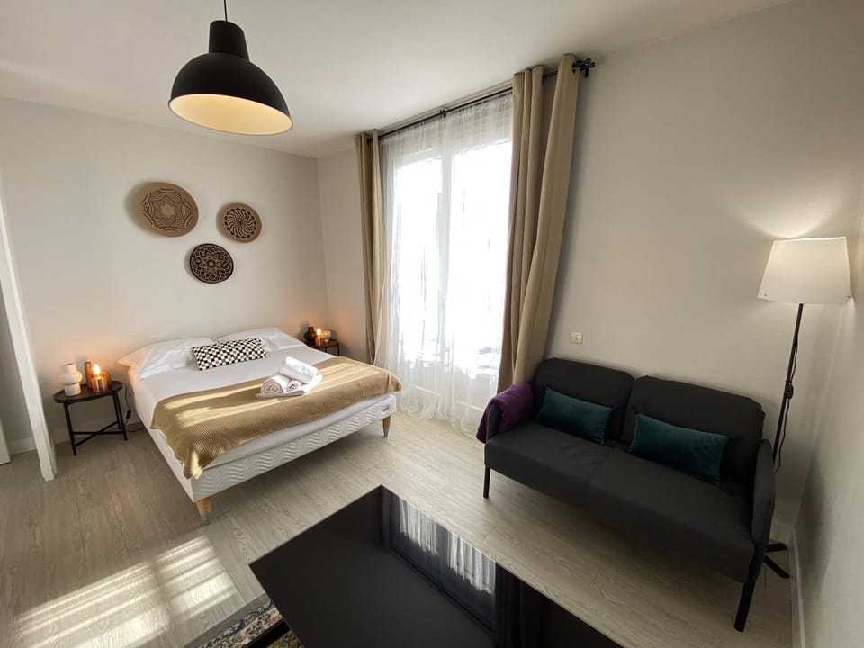 Bed, Photo of the whole room