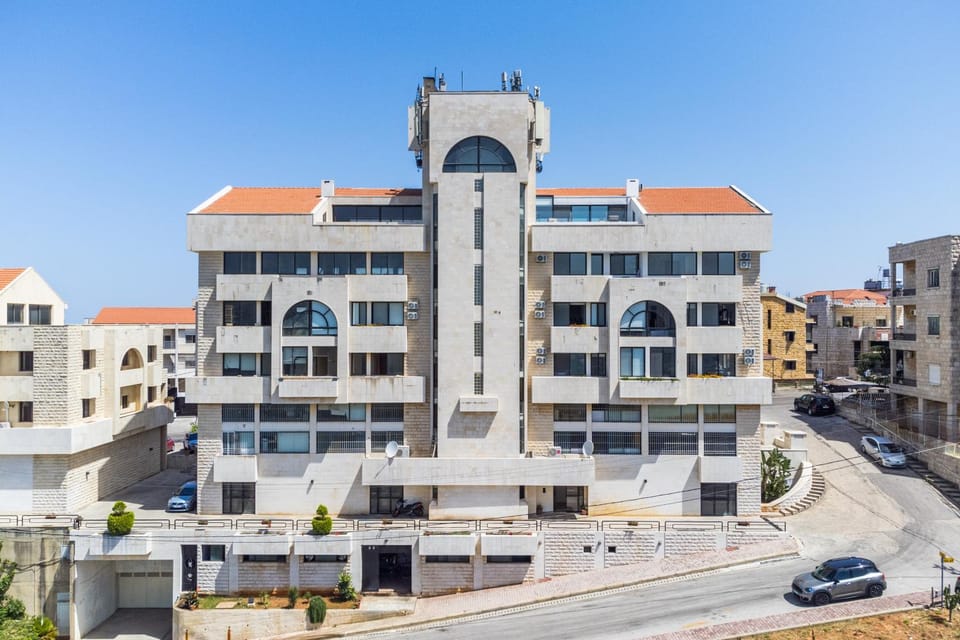 Property building, Neighbourhood