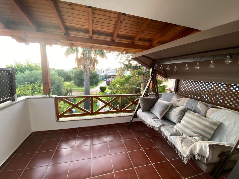 ELiFourka - Seaside Luxury - 170m to the Beach - Power Onsite for Electric Vehicle House in Halkidiki