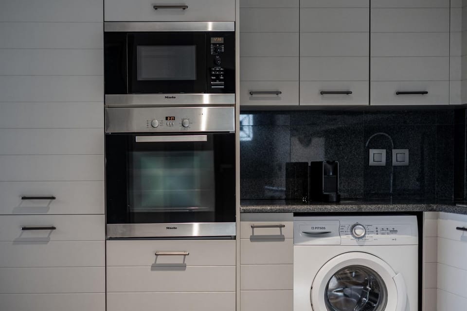 Kitchen or kitchenette, washing machine, dryer