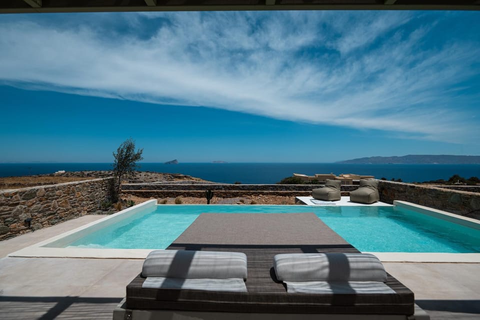 Patio, Day, Natural landscape, View (from property/room), Pool view, Sea view, Swimming pool, sunbed