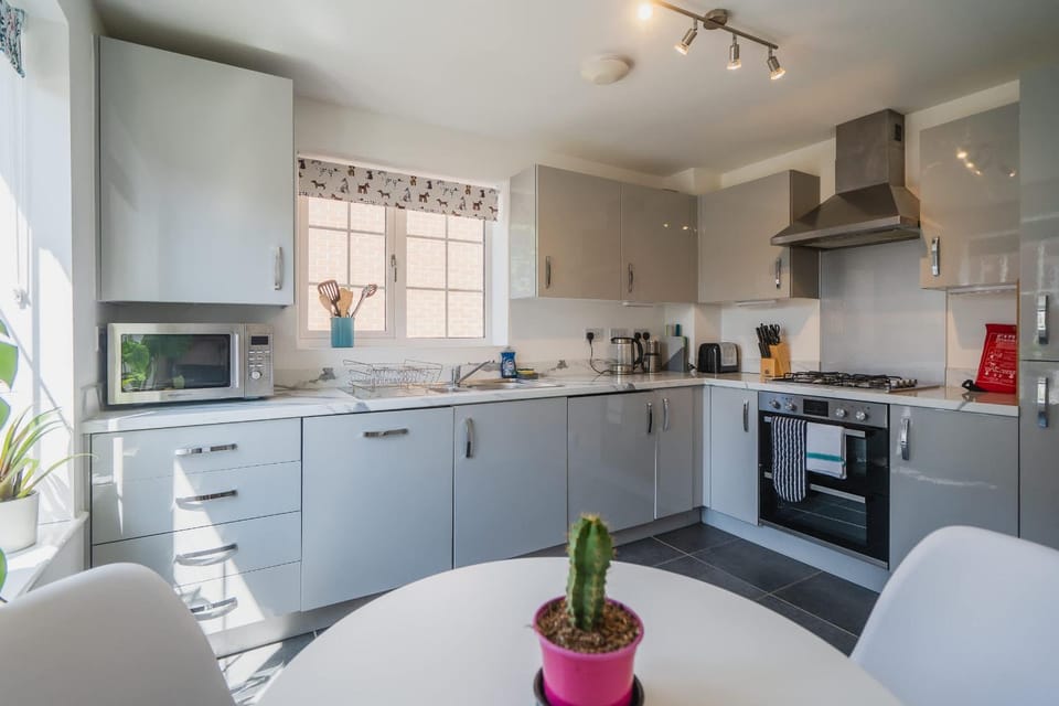 Comfortable 3 Bedroom Home w Garden and Parking House in Daventry District