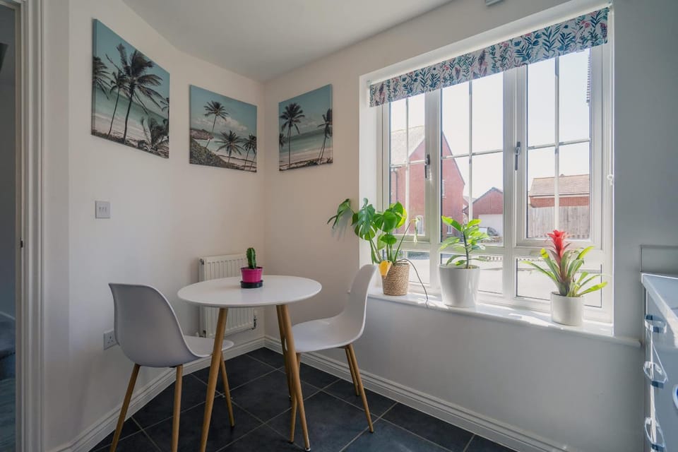 Comfortable 3 Bedroom Home w Garden and Parking House in Daventry District