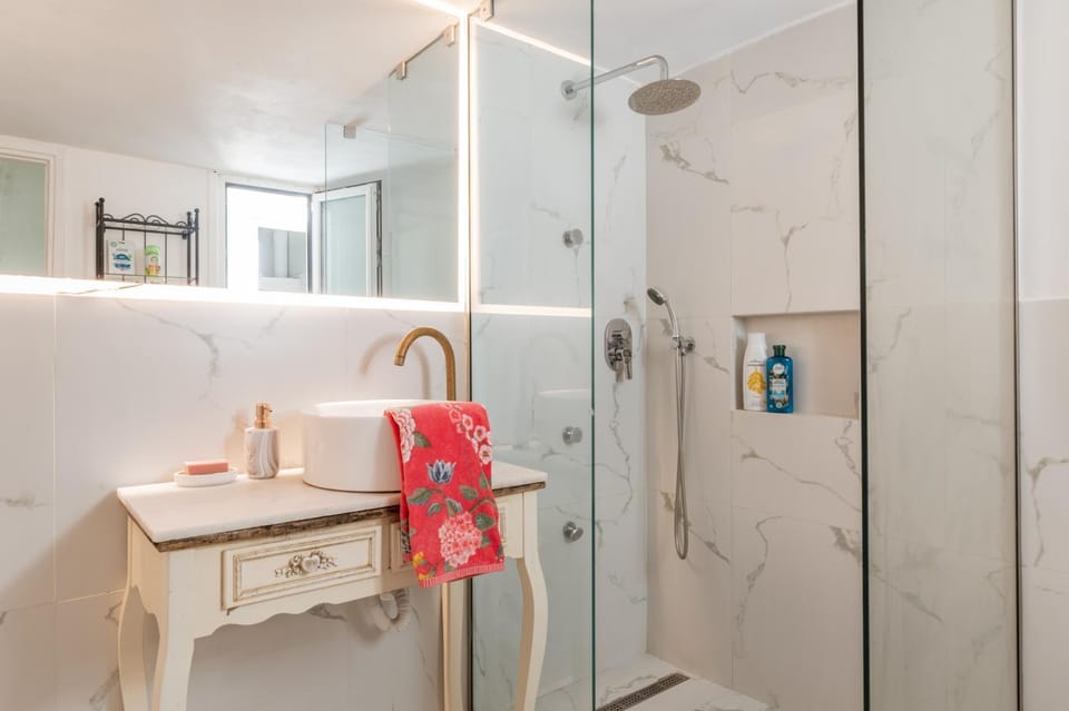Bathroom, Living room