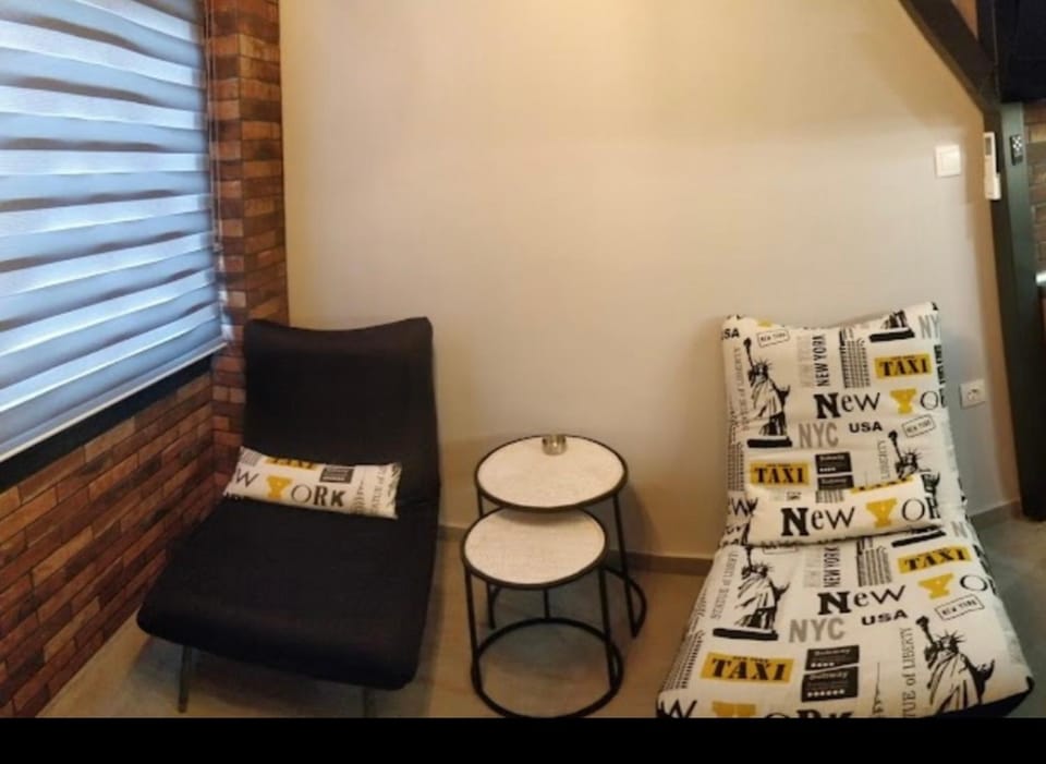 Living room, Photo of the whole room, Seating area