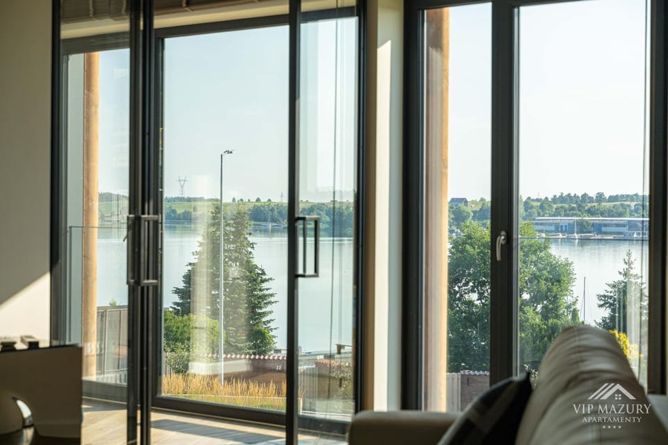 View (from property/room), Balcony/Terrace, Living room, Lake view