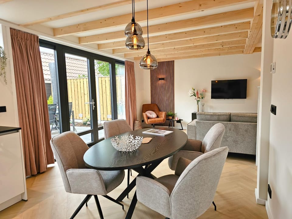 TV and multimedia, Dining area