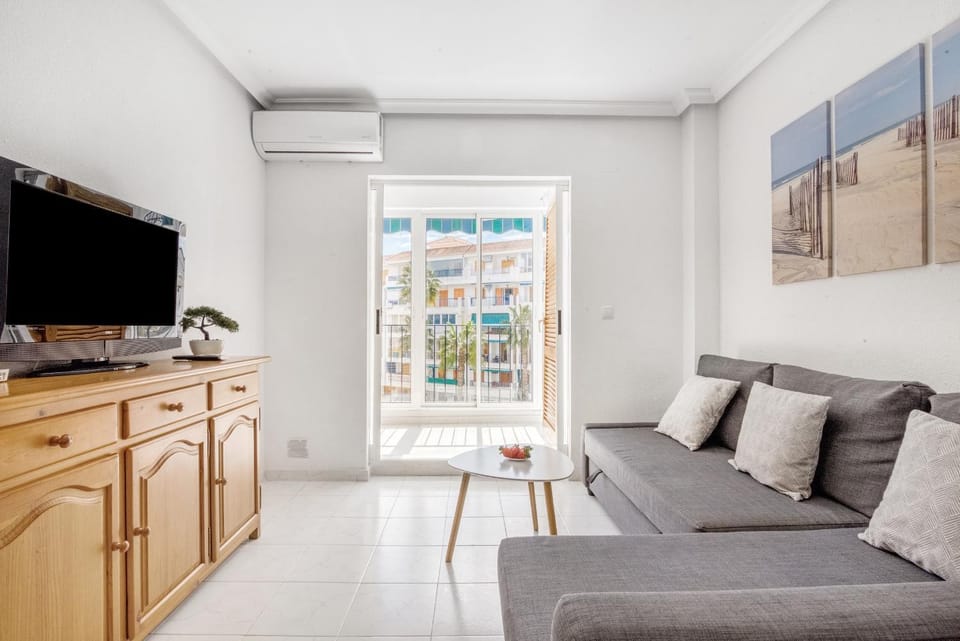 TV and multimedia, Living room, Seating area, air conditioner