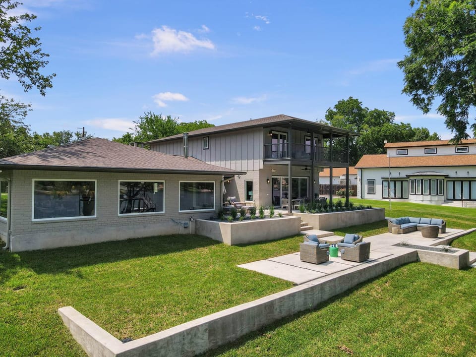 The Retreat on Lakeshore with Concierge Services House in Marble Falls