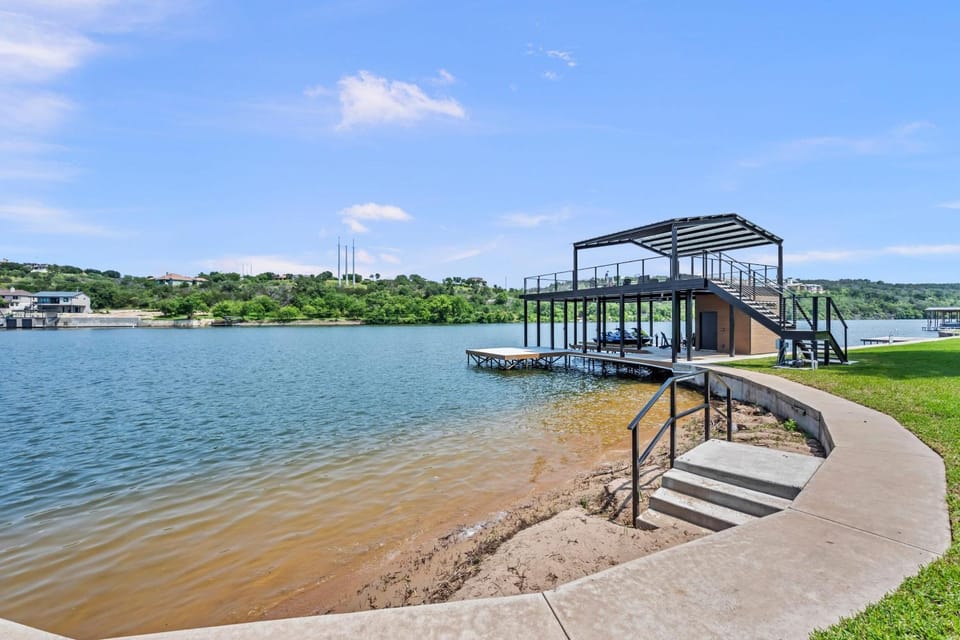 The Retreat on Lakeshore with Concierge Services House in Marble Falls