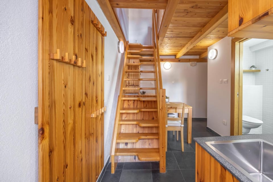 Facade/entrance, Dining area