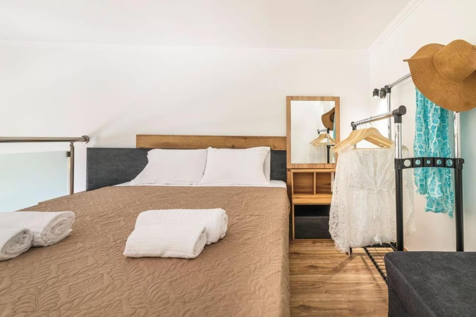 Bed, Photo of the whole room