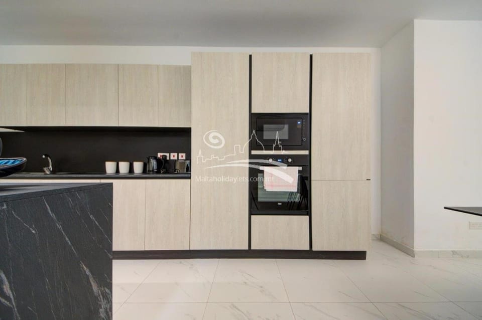 Central Two Bed - Short Walk to St Julian's & Sliema Apartment in Saint Julians