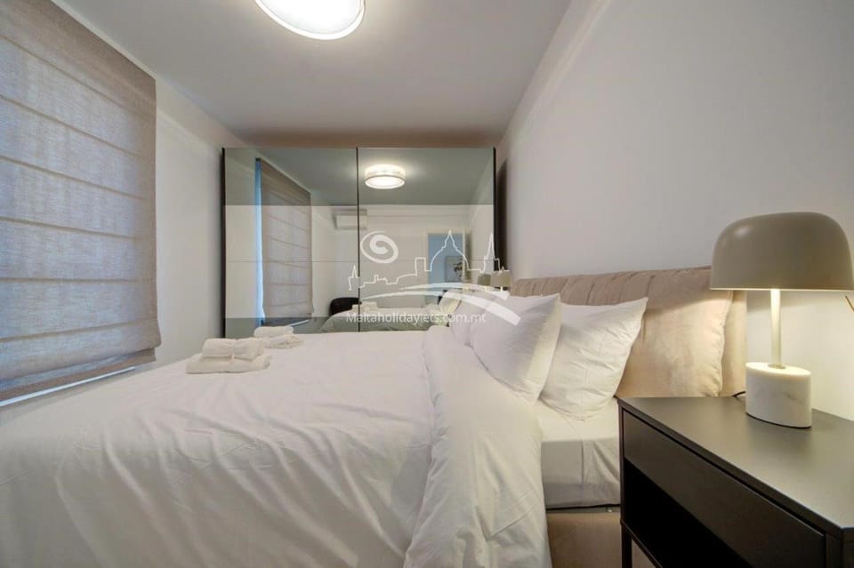 Central Two Bed - Short Walk to St Julian's & Sliema Apartment in Saint Julians