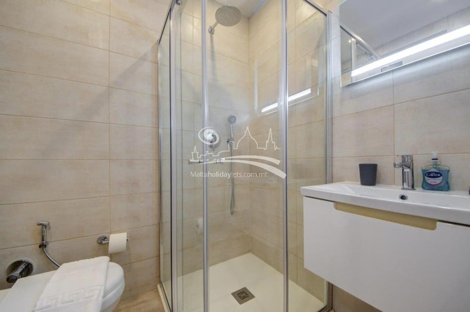 Central Two Bed - Short Walk to St Julian's & Sliema Apartment in Saint Julians