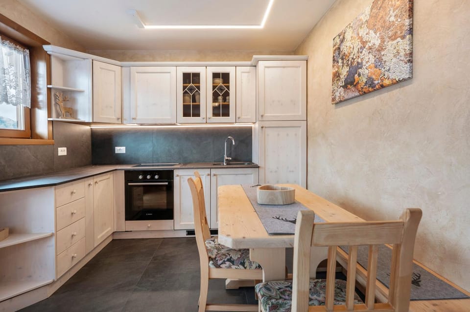 Property building, Kitchen or kitchenette, Living room