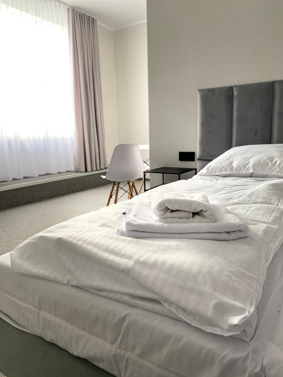 Bed, Photo of the whole room, towels