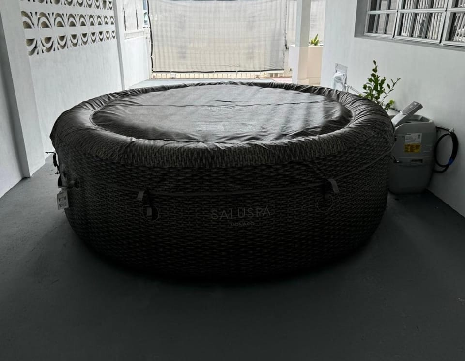Hot Tub, Living room