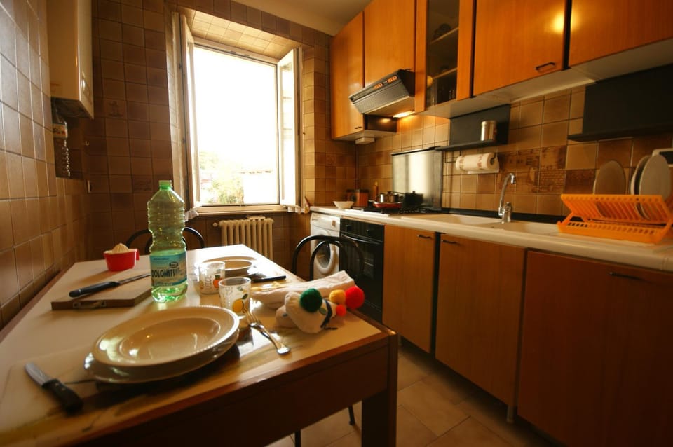 Kitchen or kitchenette, dishwasher, stove