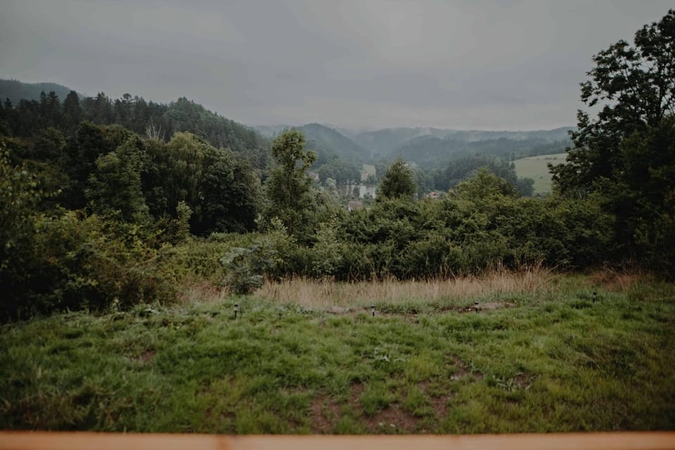 Kouzelná maringotka nad rybníkem Luxury tent in Czechia