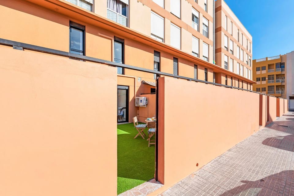 Property building, Balcony/Terrace, Lobby or reception
