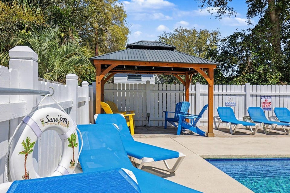 Sandbox House in Garden City
