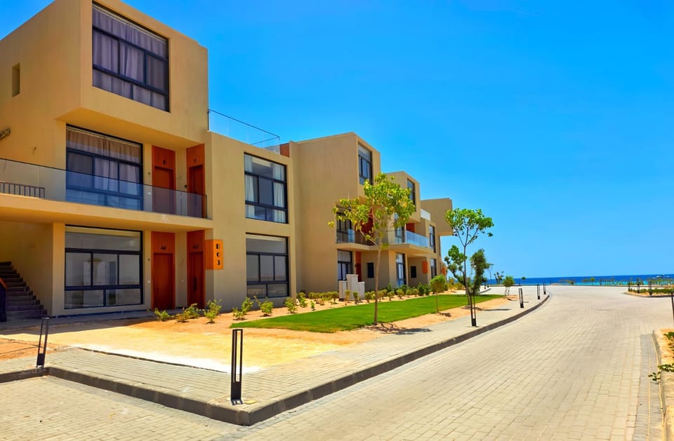Property building, Day, Neighbourhood, Natural landscape, Street view