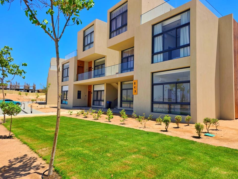 Property building, Day, Neighbourhood, Natural landscape, Garden view, Street view