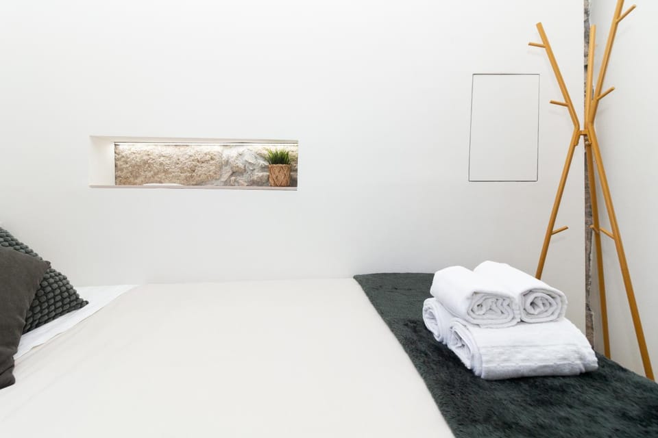 Bed, Photo of the whole room, Decorative detail, Bedroom, towels