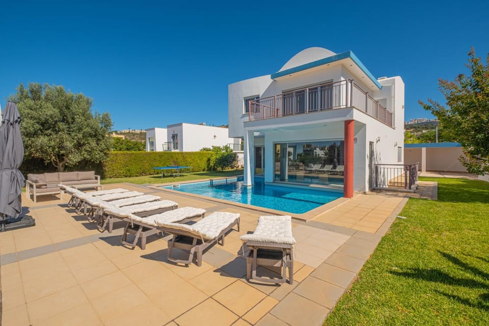 Property building, Patio, Swimming pool