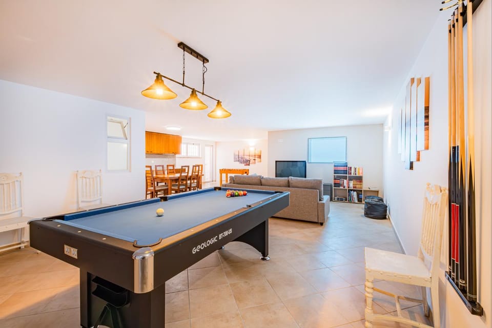 Billiard, Game Room, TV and multimedia, Living room