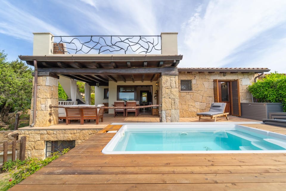 Property building, Patio, Balcony/Terrace, Dining area, Swimming pool