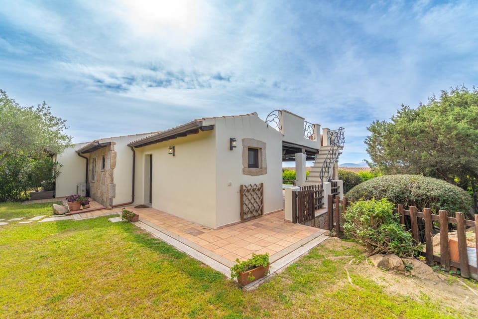 Property building, Day, Garden