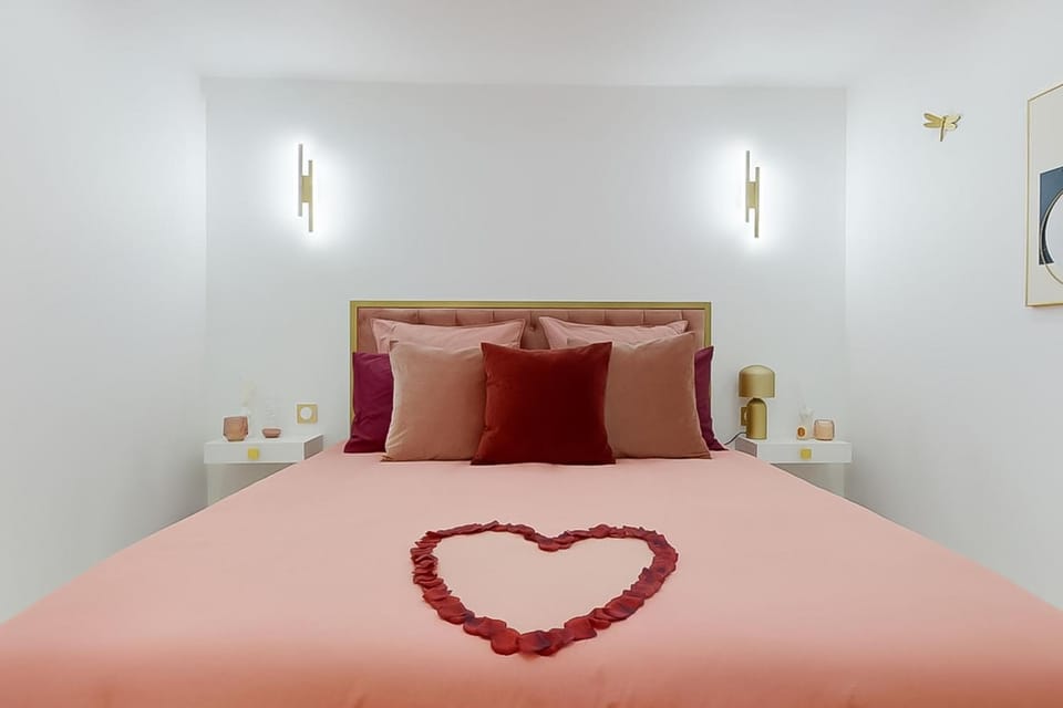 Bed, Photo of the whole room