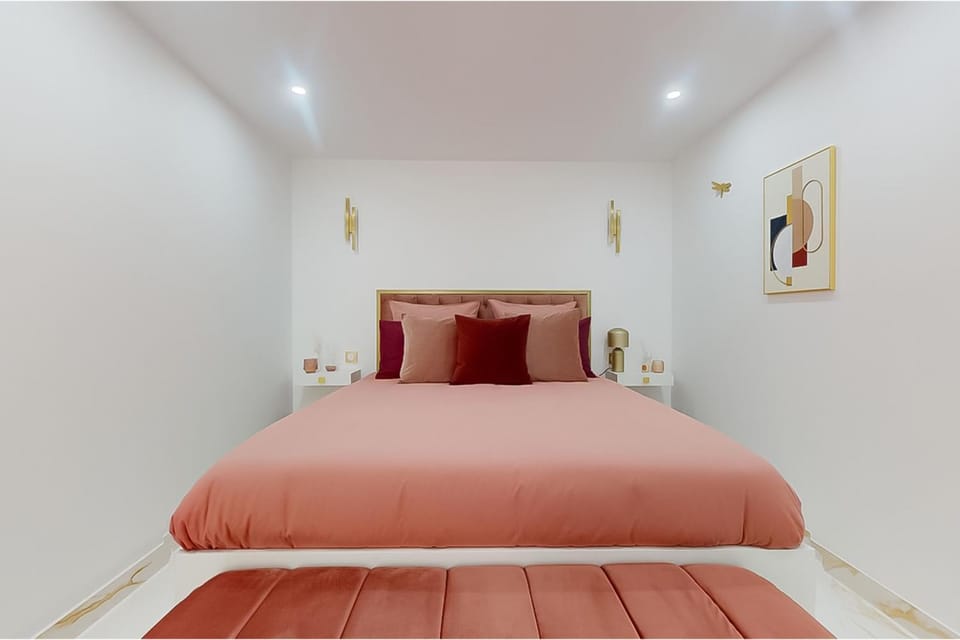 Bed, Photo of the whole room, Bedroom