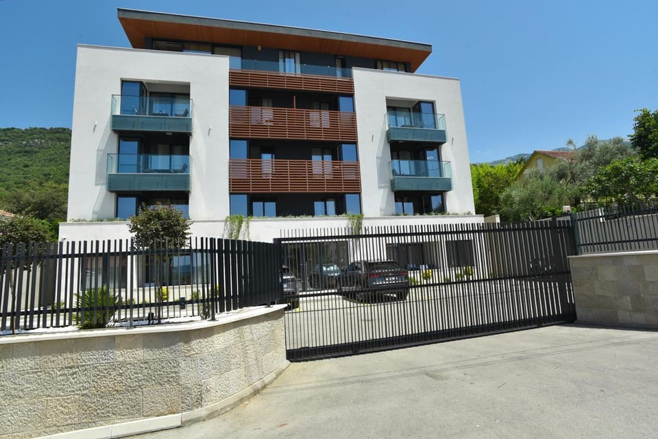 Property building, Off site, Balcony/Terrace, On site, Area and facilities, Parking